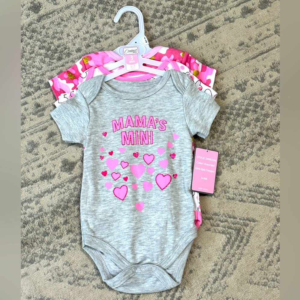 ONSIE SET ❤️❤️
NWT 3 piece onsie set